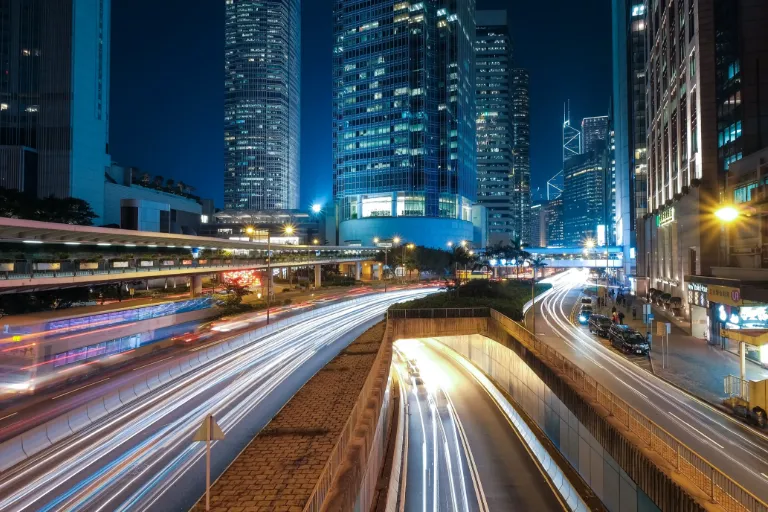 長曝光拍攝的香港道路夜景