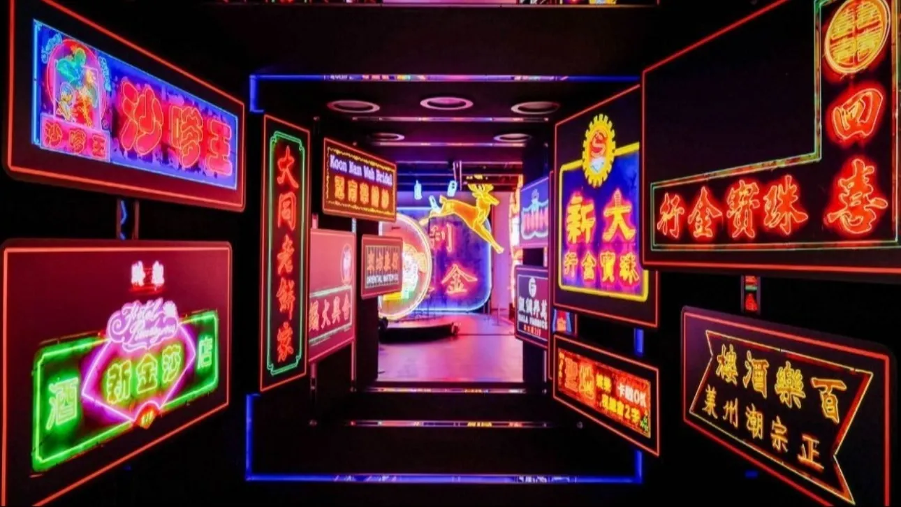 ‘Luminous Neon’ Exhibition